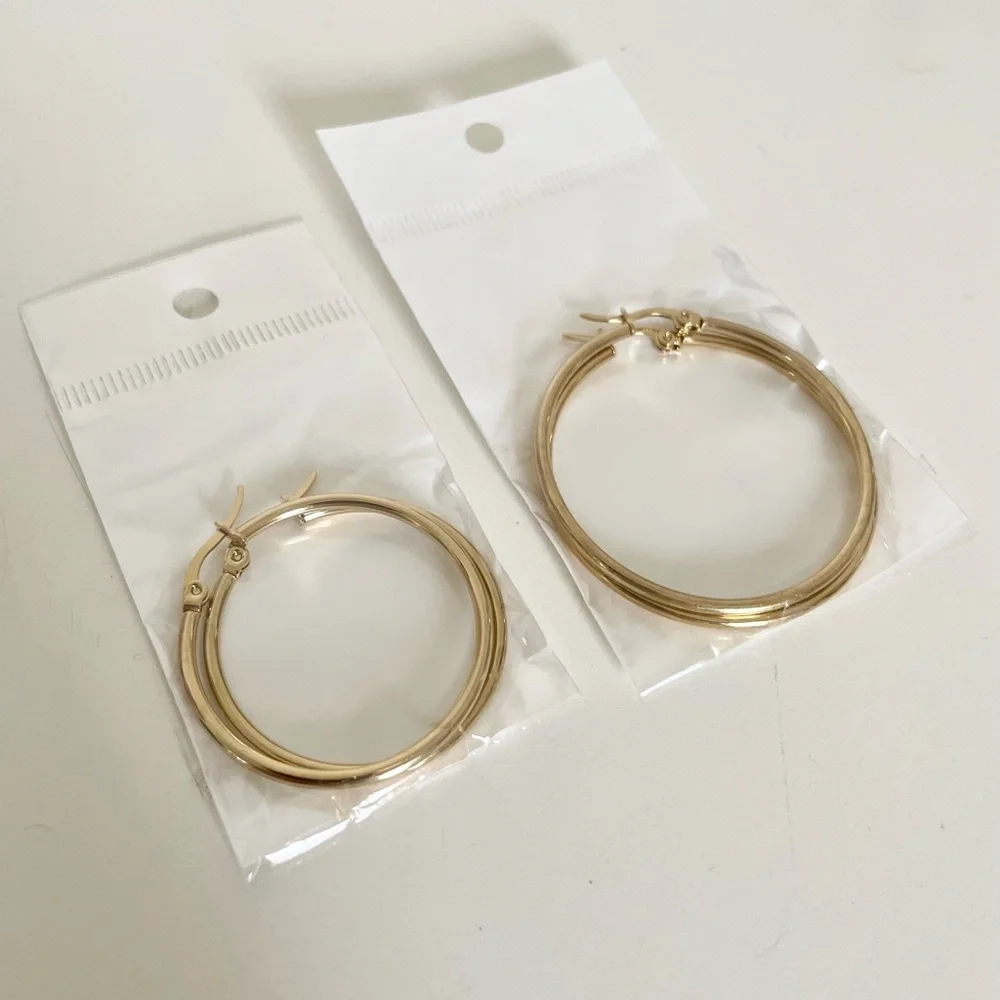 Elegant Set of 2 Gold Tone Hinged Hoop Earrings - Picture 3 of 10